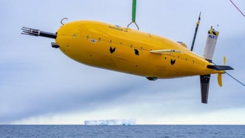 Boaty being deployed from the RV Polarstern