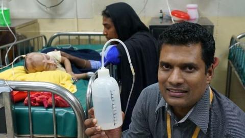 Dr Mohammod Jobayer Chisti with his "bubble CPAP" device