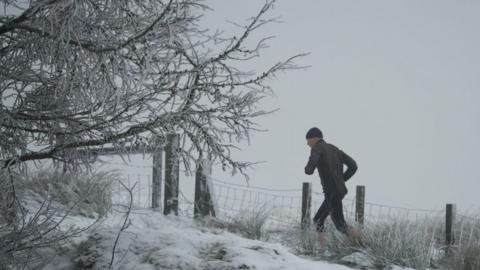 A fell runner in the snow
