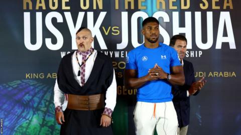 Oleksandr Usyk and Anthony Joshua pose for pictures