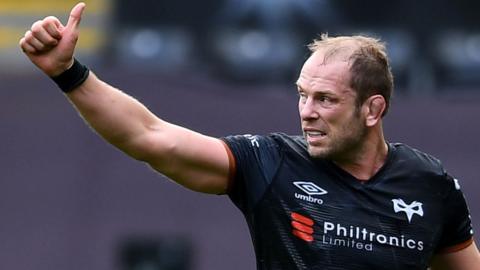 Alun Wyn Jones gives a thumbs up to Ospreys fans