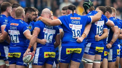 Exeter players in a huddle