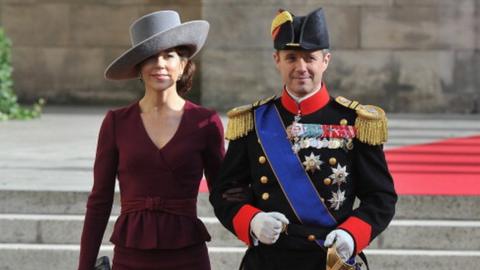 Crown Crown Prince Frederik of Denmark (right) in Luxembourg with his wife Mary (20 October 2012)