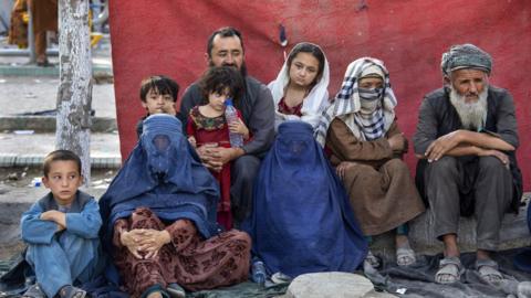 Family of IDPs in makeshift Kabul camp (12 August)