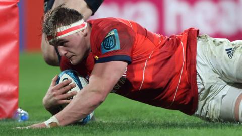 Gavin Coombes scores a try for Munster