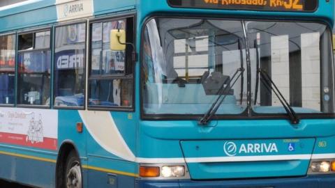 Bws Arriva yng Ngorsaf Bws Wrecsam