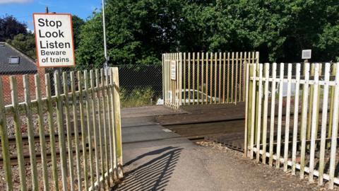 Toffles level crossing