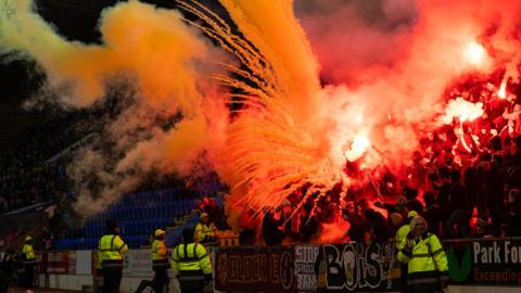 Pyro at Dens Park forced the Dundee-Rangers game to be paused
