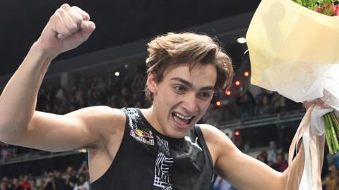 Armand Duplantis celebrates his record