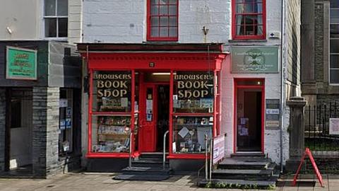 Browsers, Porthmadog