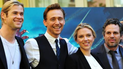 Chris Hemsworth, Tom Hiddleston, Scarlett Johansson and Mark Ruffalo at a 2012 Avengers photocall in Rome