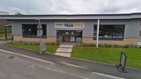 Siop Nisa yn Llandysul