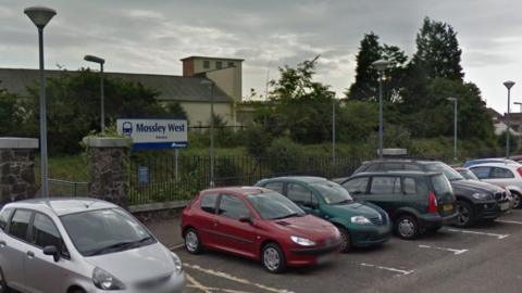 Mossley West train station