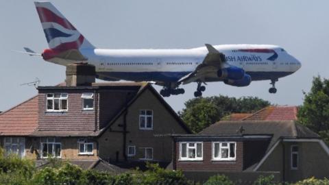 aircraft landing at Heathrow