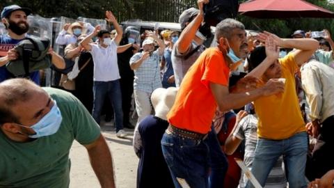 Stone-throwing in Tunis