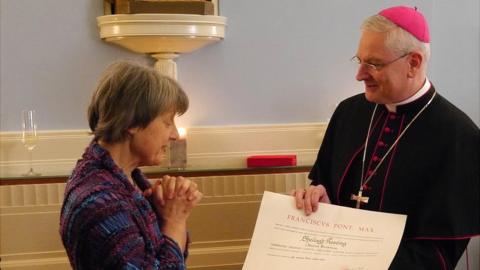 Archbishop Cushley presents award to Dr Kesting