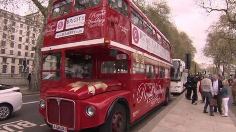 Royal wedding bus tour