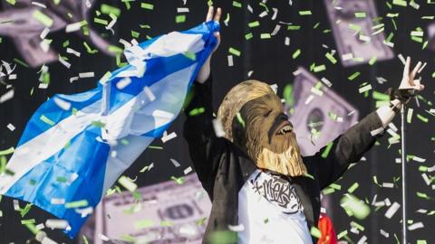 Lewis Capaldi takes to the main stage wearing a Chewbacca mask