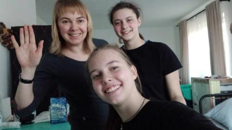 Natalia, Davina and Victoria