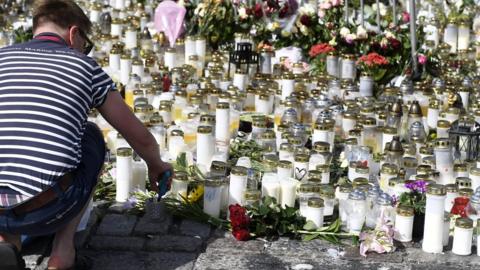 Makeshift memorial in Turku at scene of stabbing, 20 Aug 17