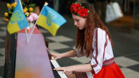 13-year-old Ukrainian pianist performing to mark anniversary