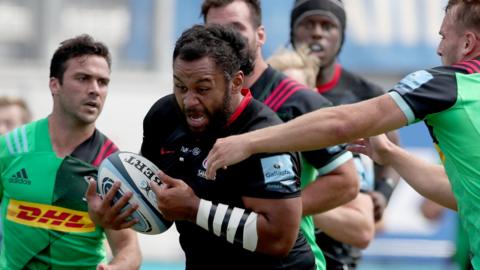 Billy Vunipola takes on the Harlequins defence