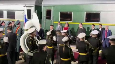 Russian brass band greets Kim Jong Un