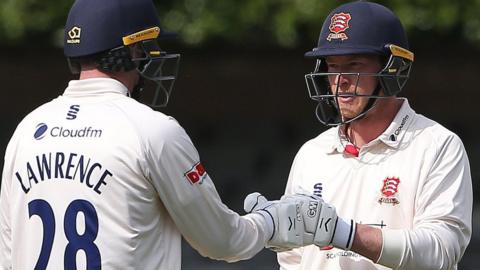 Dan Lawrence and Tom Westley shared a third-wicket stand of 130 to leave Worcestershire's bowlers pointless at New Road