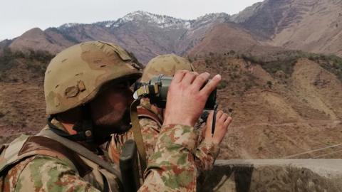 Pakistani soldiers at the line of control