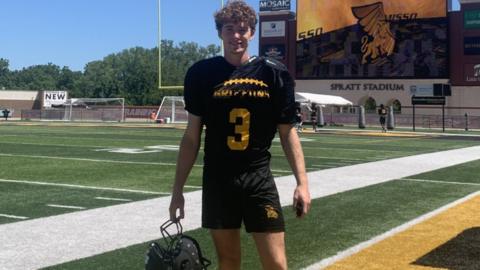 Evan yn ei cit Missouri Western