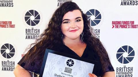 Shelby Nolan-Hoare holding a certificate