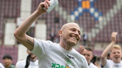 Aaron Mooy celebrates with Celtic