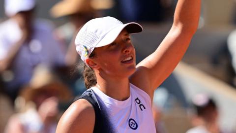 Iga Swiatek celebrates her victory