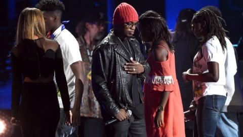 Ne-Yo performs onstage during Teen Choice Awards 2016