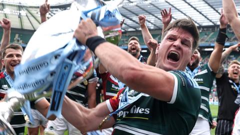 Freddie Burns with the Premiership trophy