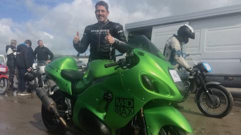 Zef Eisenberg standing behind his bike