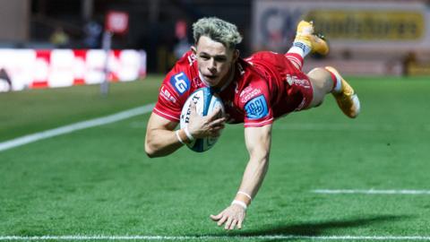 Tom Rogers try