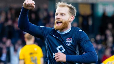 Ross County's Josh Sims celebrates scoring to make it 3-2 during a cinch Premiership match between Ross County and Livingston at the Global Energy Stadium