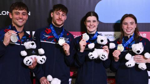 Thomas Daley, Anthony Harding, Andrea Spendolini-Sirieix and Yasmin Harper of Great Britain pose with silver medals