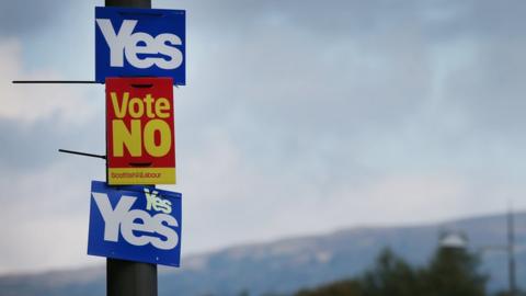 Yes and No campaign posters