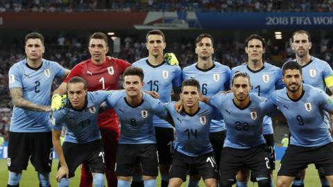 Edinson Cavani and his Uruguay team-mates line up before a 2018 World Cup match