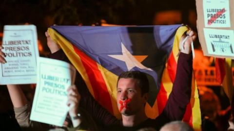 Protesters outside Catalonia's parliament in Barcelona. Photo: 2 November 2017