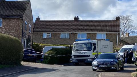 Bomb squad in Loring Road, Sharnbrook