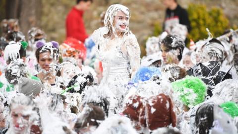 Raisin Monday foam fight