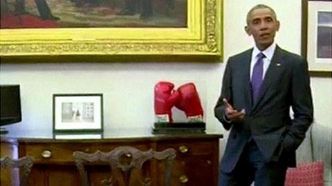 Obama with Ali boxing gloves