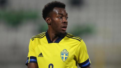 Anthony Elanga playing for Sweden Under-21s