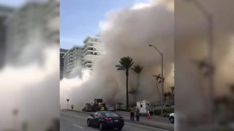 Building collapses in Miami
