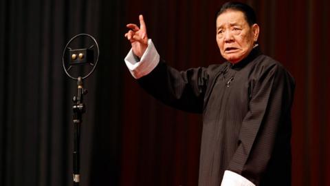 Shan Tianfang during a 2010 radio performance