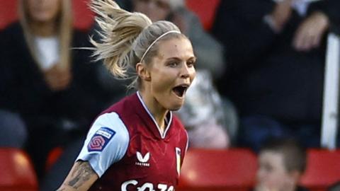 Rachel Daly celebrates for Aston Villa