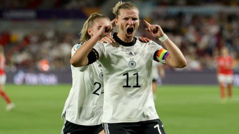 Alex Popp celebrates Germany goal